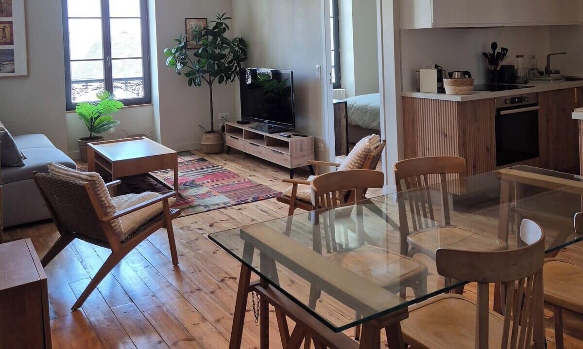 Photo of Others in Martel