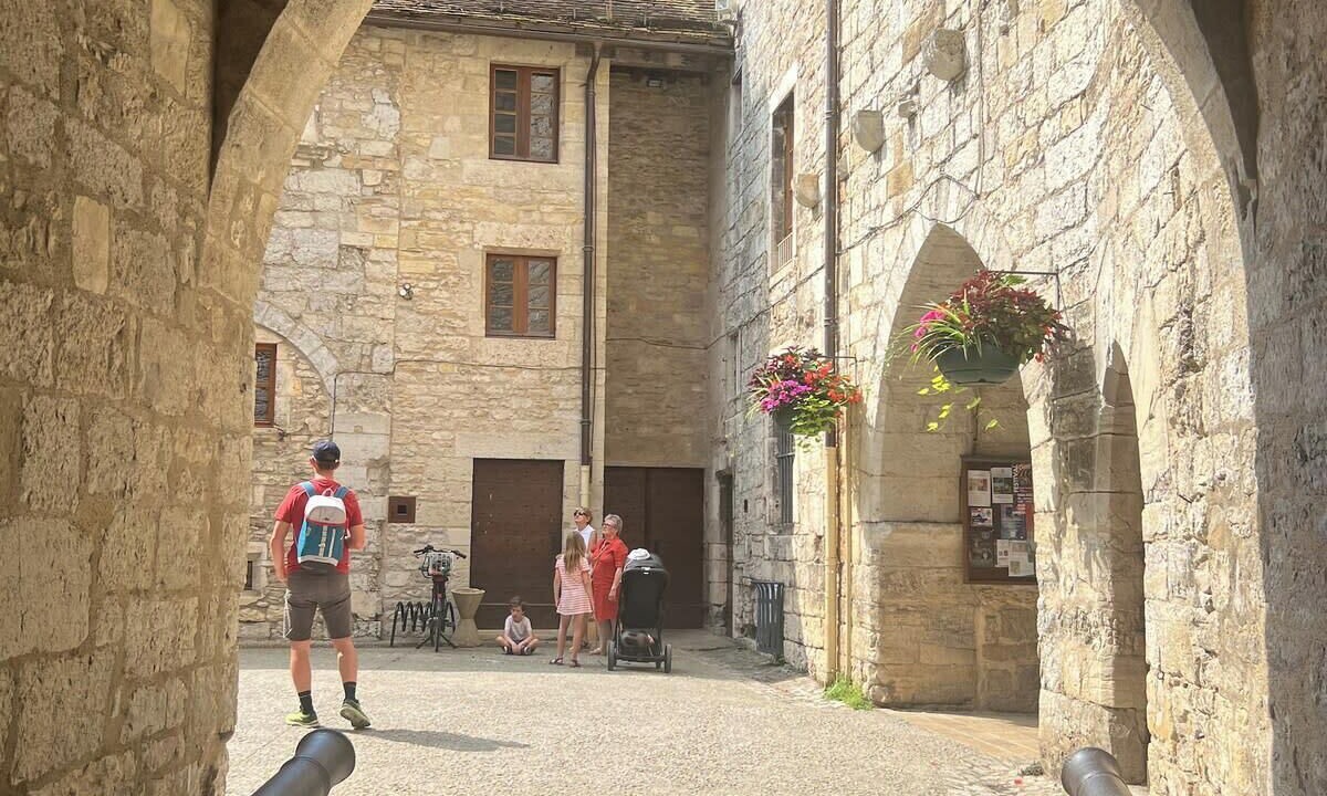 Photo of Others in Martel