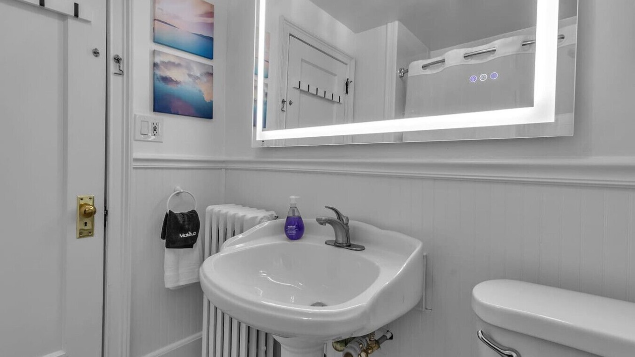 Photo of Bathroom in Niagara Falls