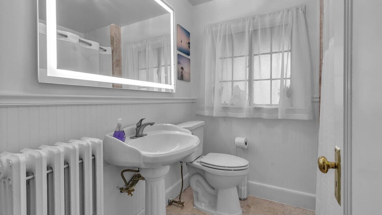 Photo of Bathroom in Niagara Falls