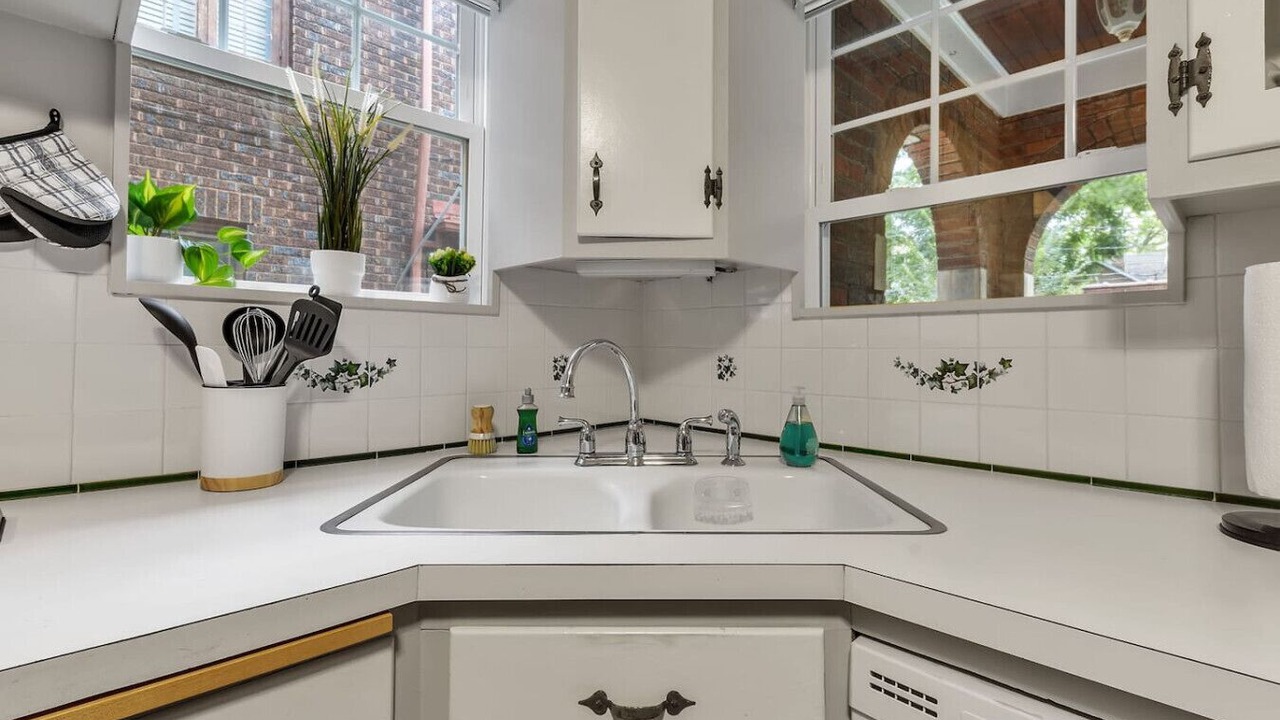 Photo of Kitchen in Downtown Niagara Falls