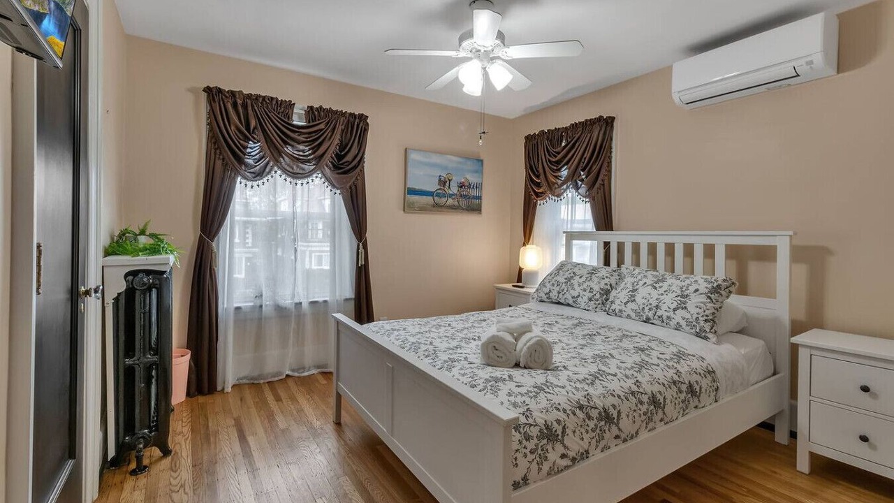 Photo of Bedroom in Downtown Niagara Falls