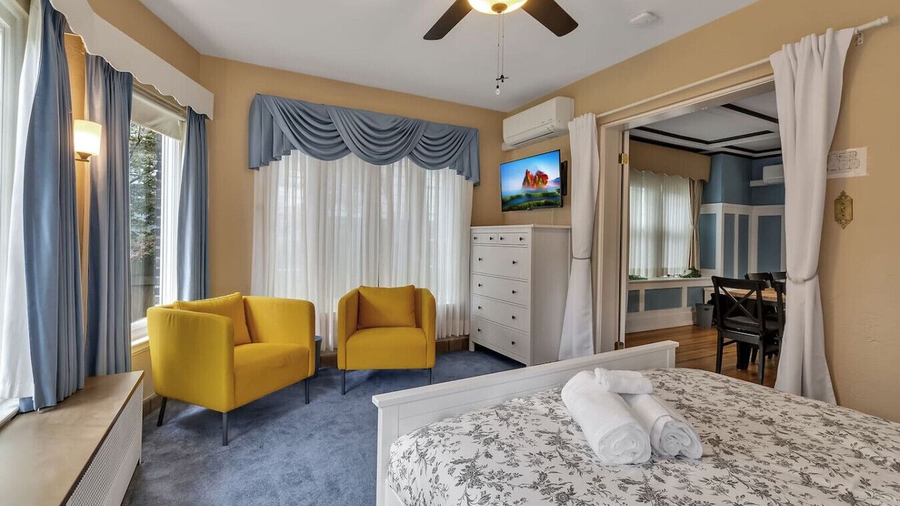 Photo of Bedroom in Downtown Niagara Falls