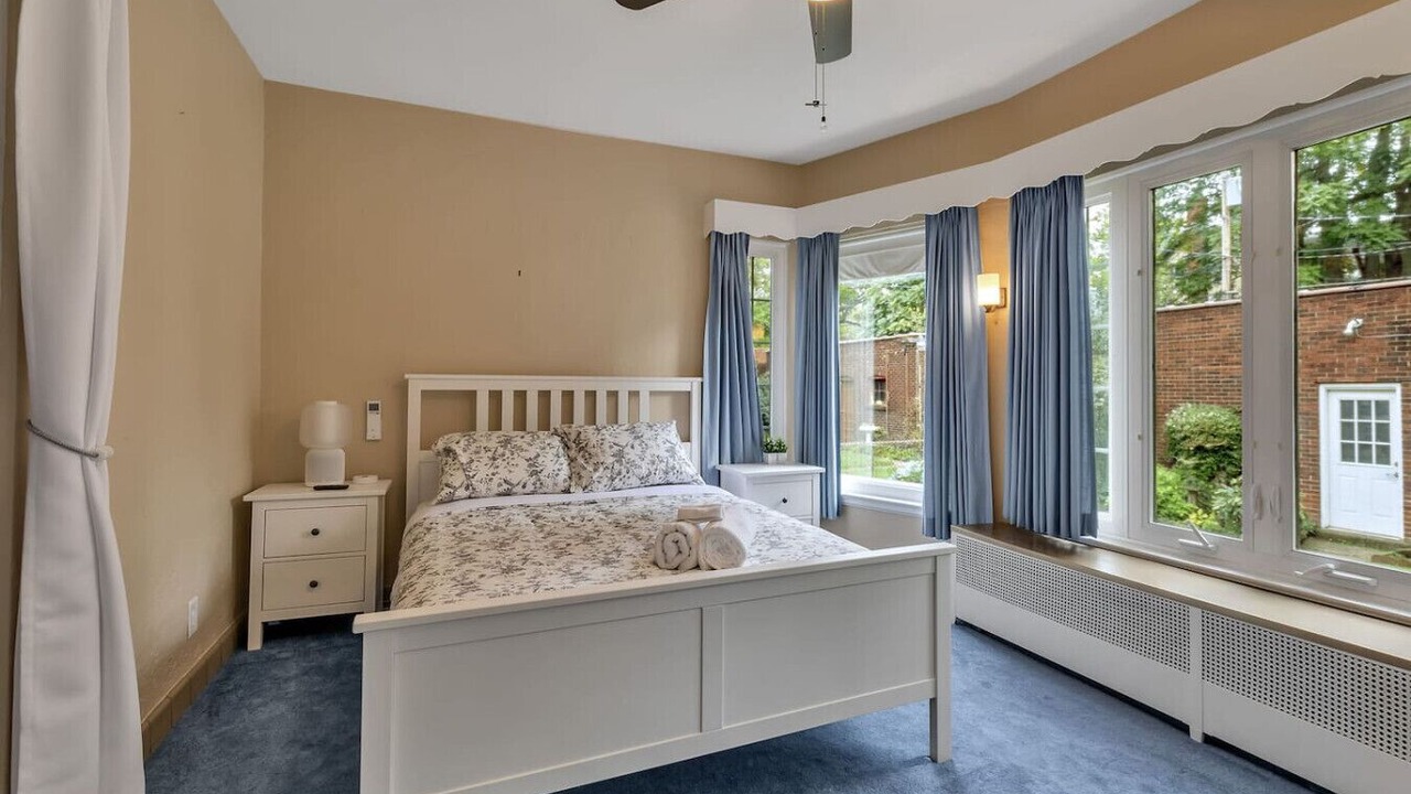 Photo of Bedroom in Downtown Niagara Falls