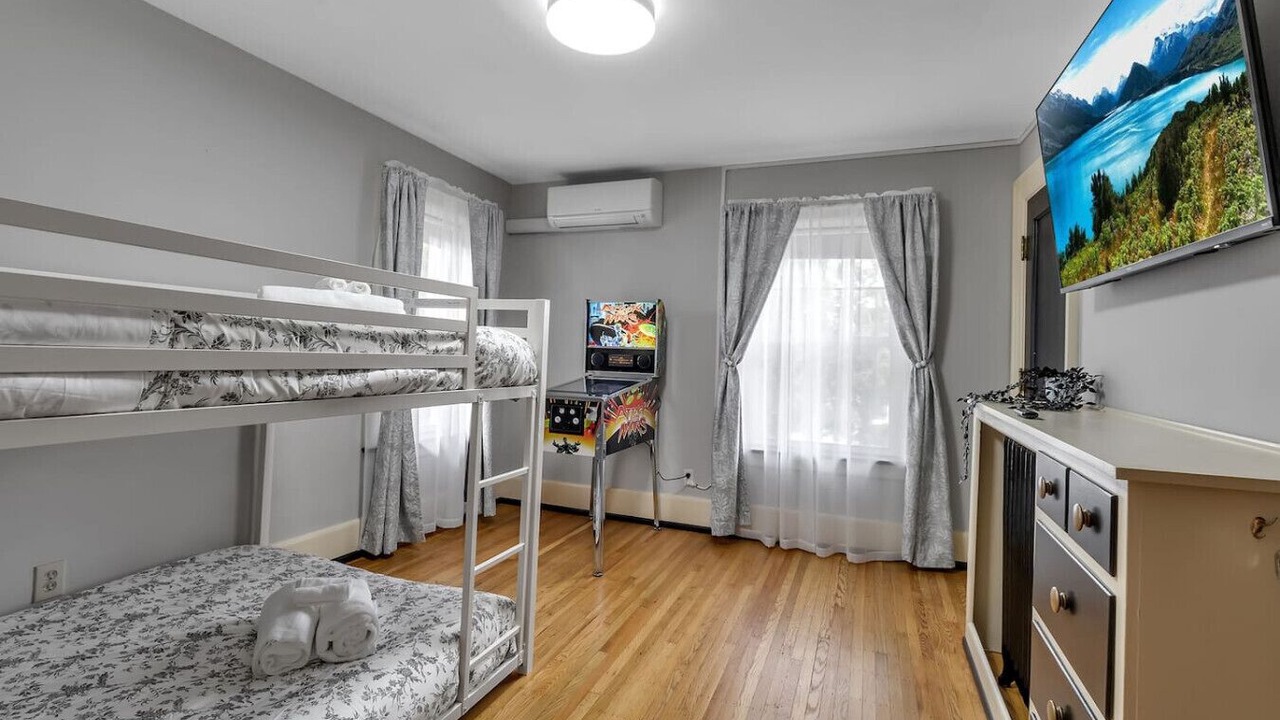 Photo of Bedroom in Downtown Niagara Falls