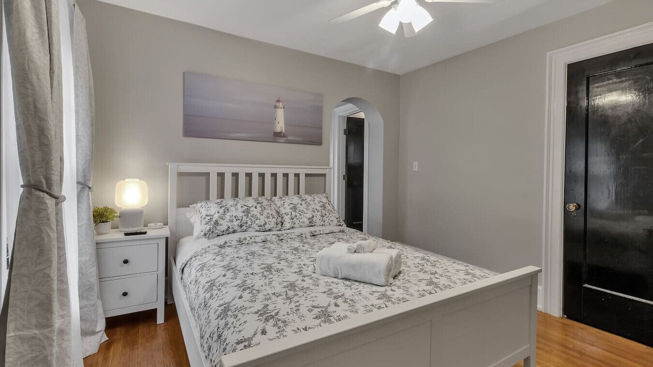 Photo of Bedroom in Downtown Niagara Falls