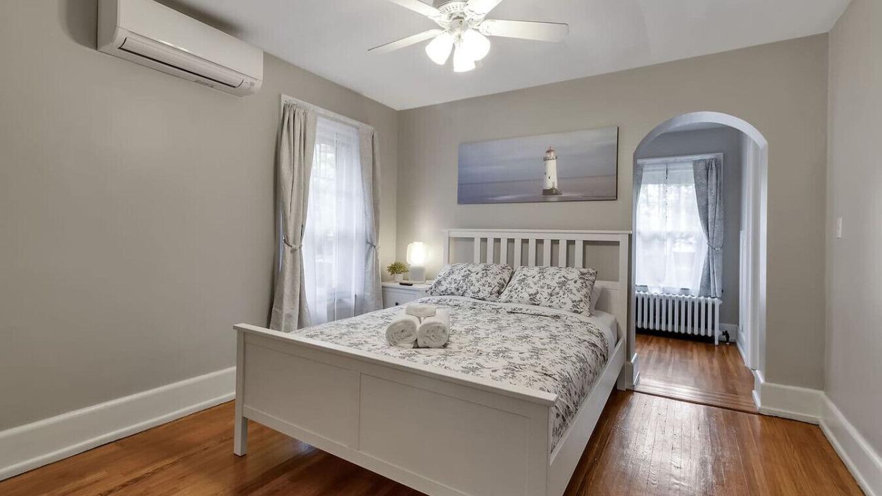 Photo of Bedroom in Downtown Niagara Falls