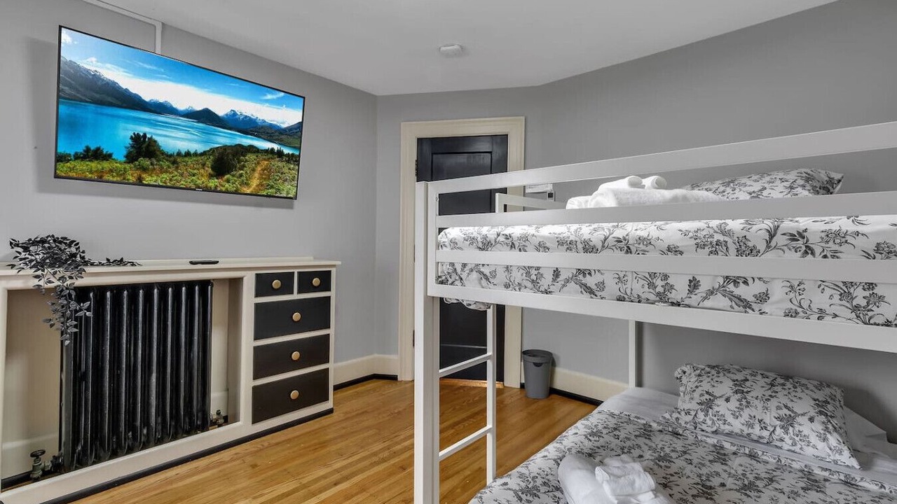 Photo of Bedroom in Downtown Niagara Falls