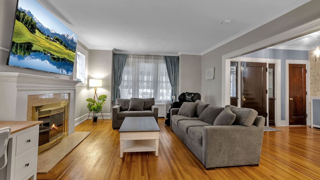 Photo of Livingroom in Downtown Niagara Falls