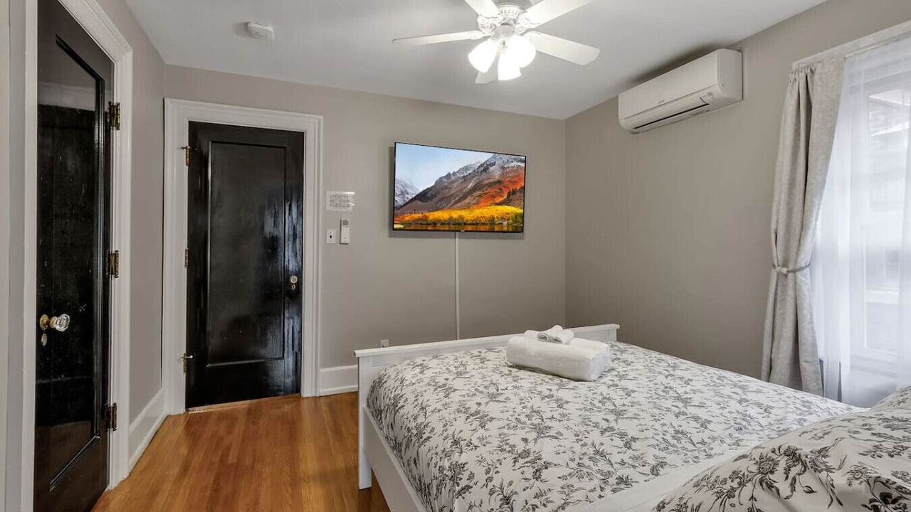 Photo of Bedroom in Downtown Niagara Falls