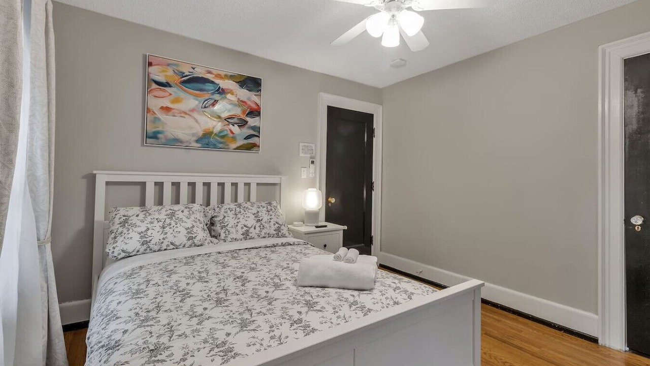 Photo of Bedroom in Downtown Niagara Falls