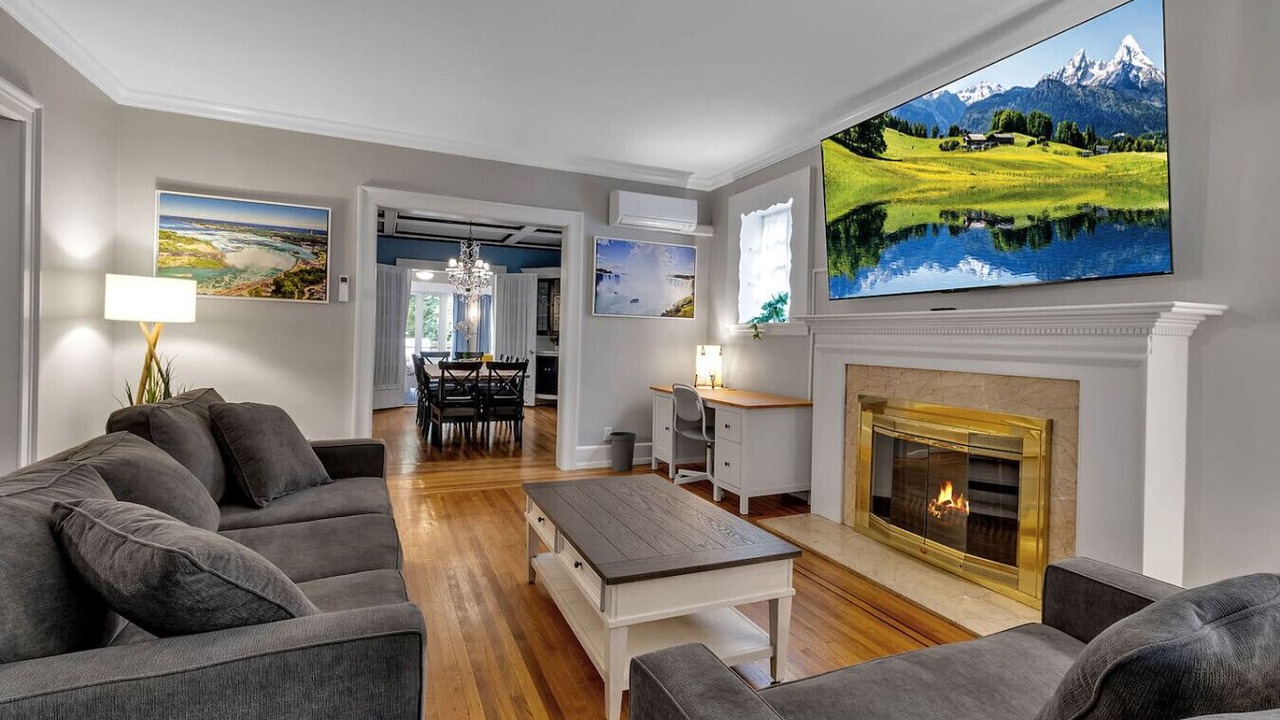Photo of Livingroom in Downtown Niagara Falls