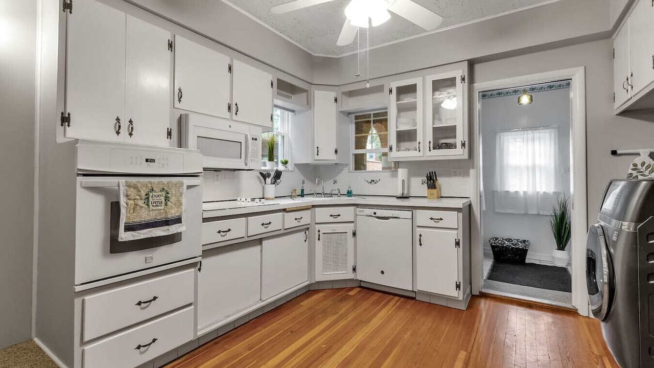 Photo of Kitchen in Downtown Niagara Falls