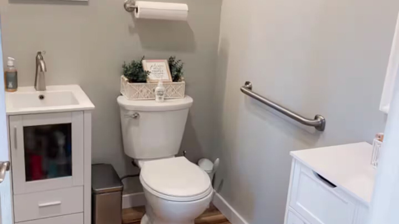 Photo of Bathroom in Glide