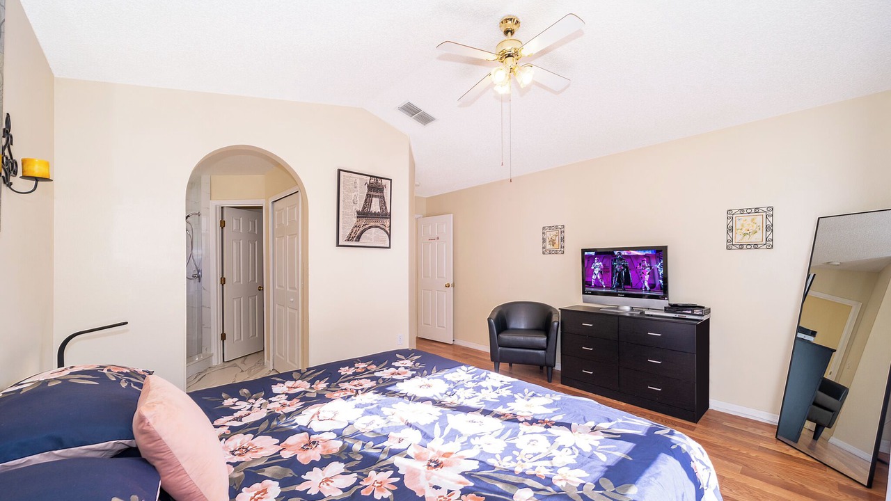 Photo of Bedroom in Crescent Lakes