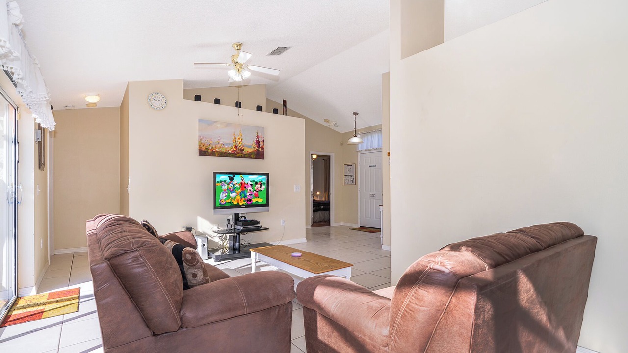 Photo of Livingroom in Crescent Lakes