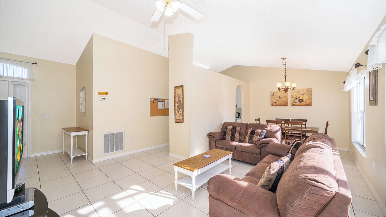 Photo of Livingroom in Crescent Lakes
