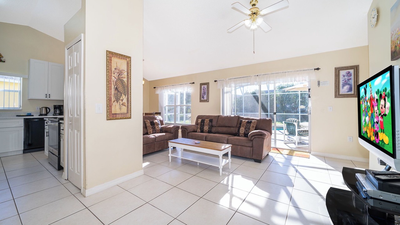 Photo of Livingroom in Crescent Lakes