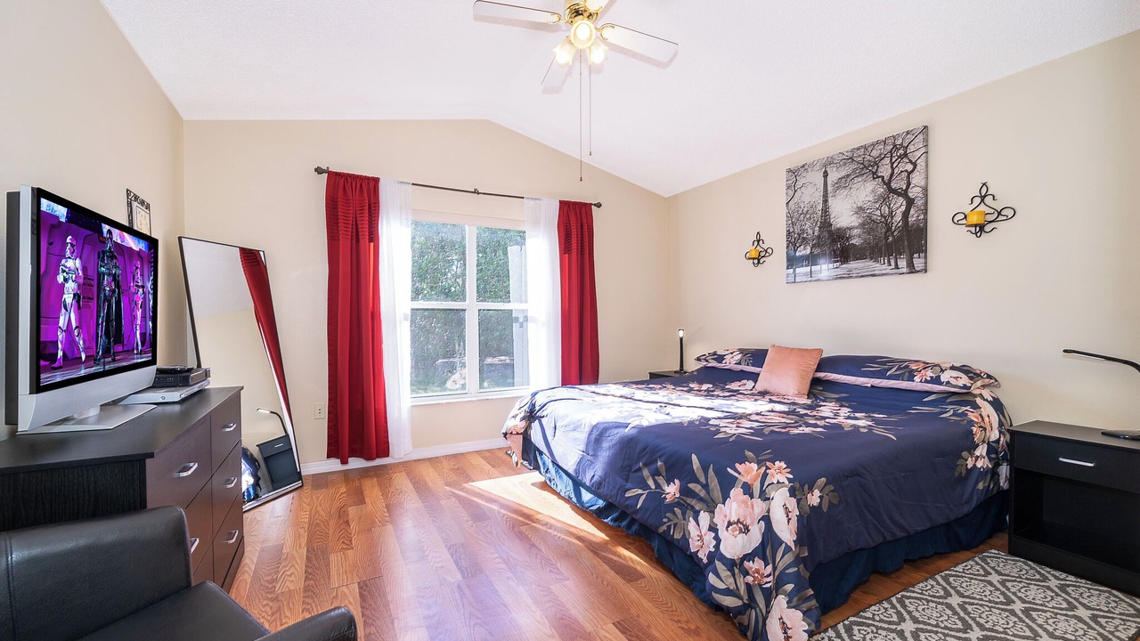 Photo of Bedroom in Crescent Lakes