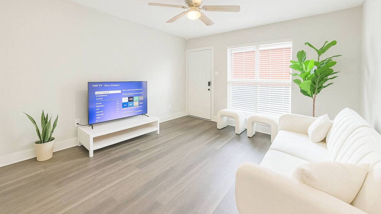 Photo of Livingroom in Garden Oaks