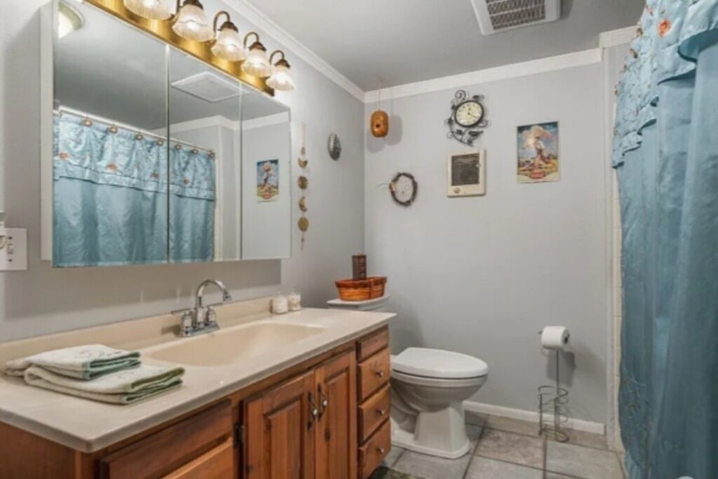 Photo of Bathroom in Pateros