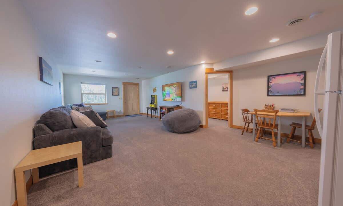 Photo of Livingroom in Loon Lake