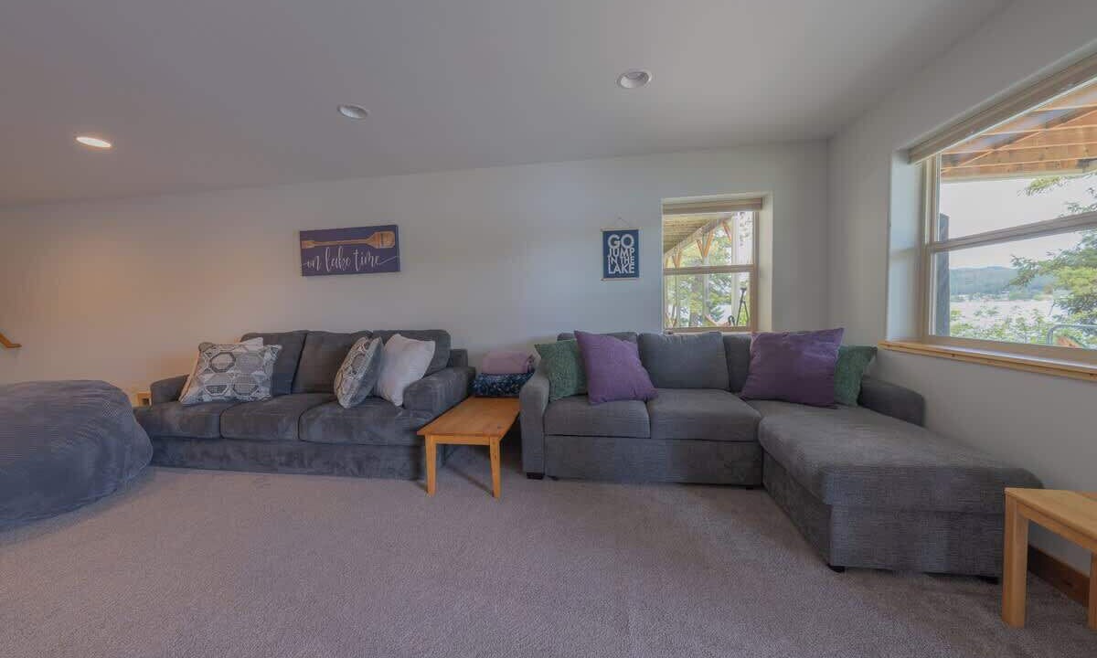 Photo of Livingroom in Loon Lake