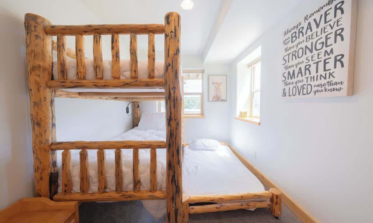 Photo of Bedroom in Loon Lake