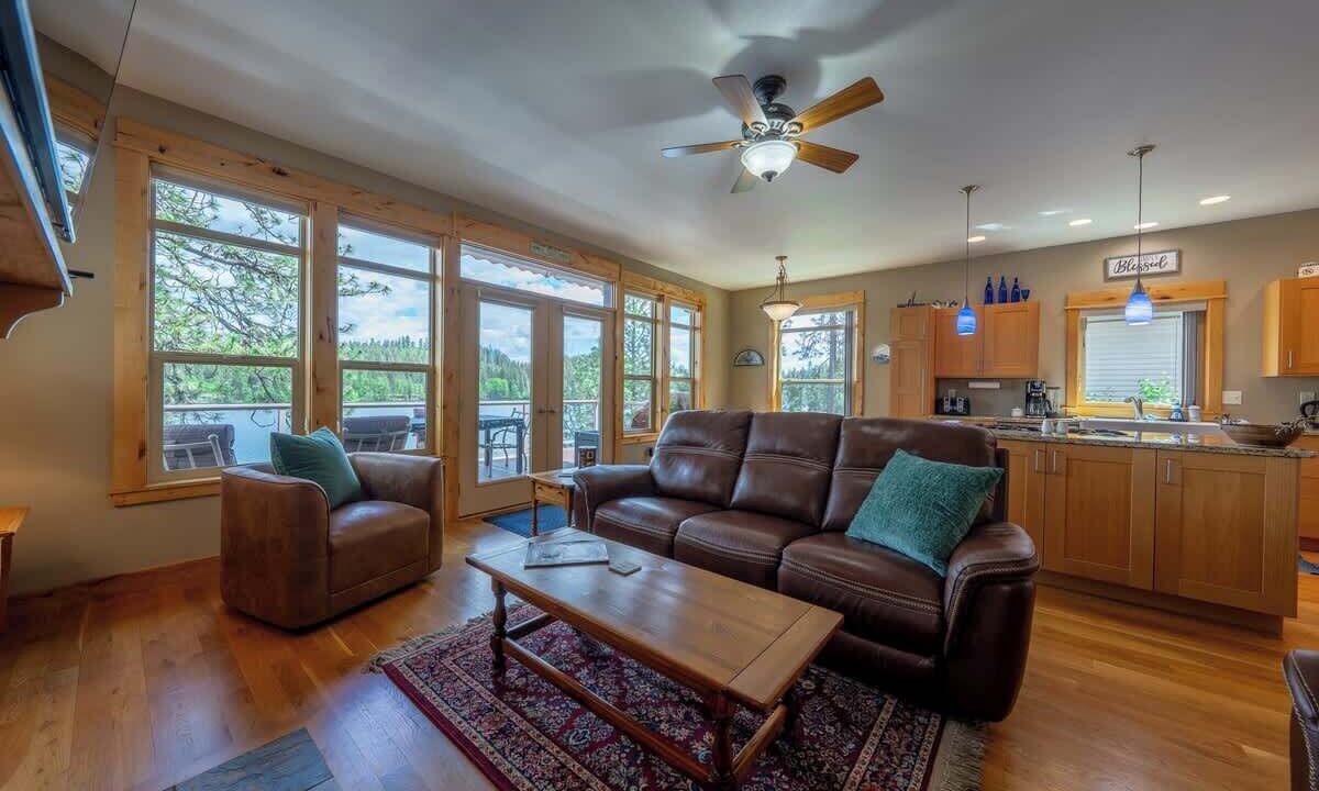 Photo of Livingroom in Loon Lake