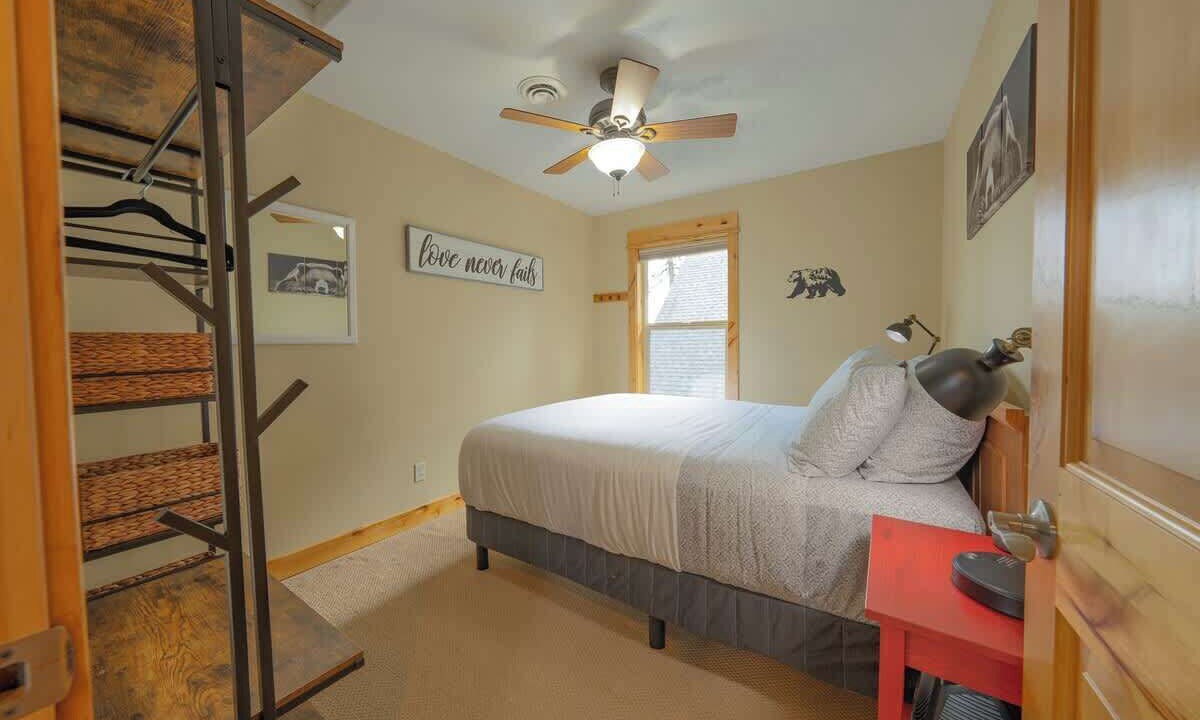 Photo of Bedroom in Loon Lake