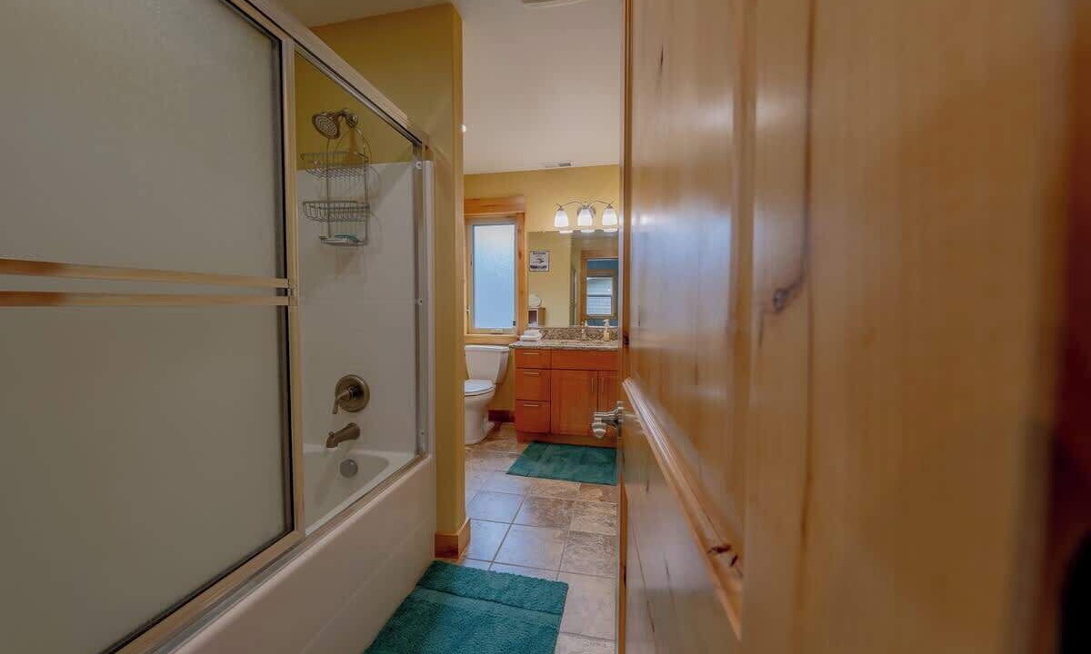 Photo of Bathroom in Loon Lake
