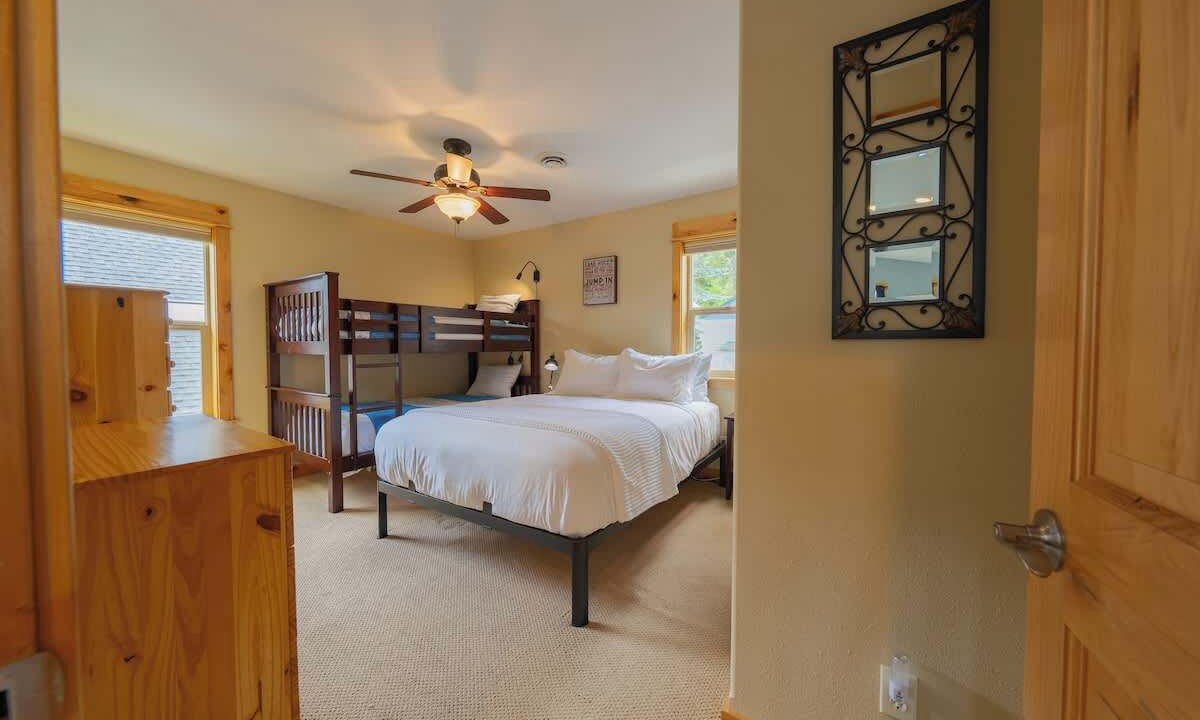 Photo of Bedroom in Loon Lake