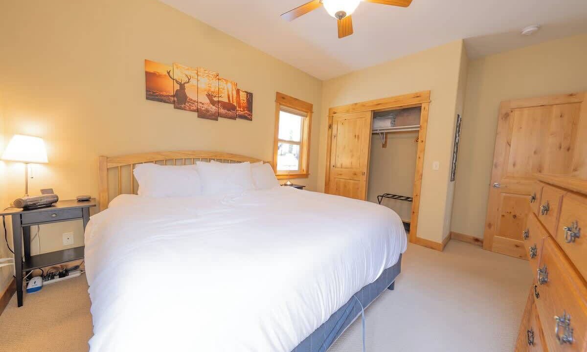 Photo of Bedroom in Loon Lake