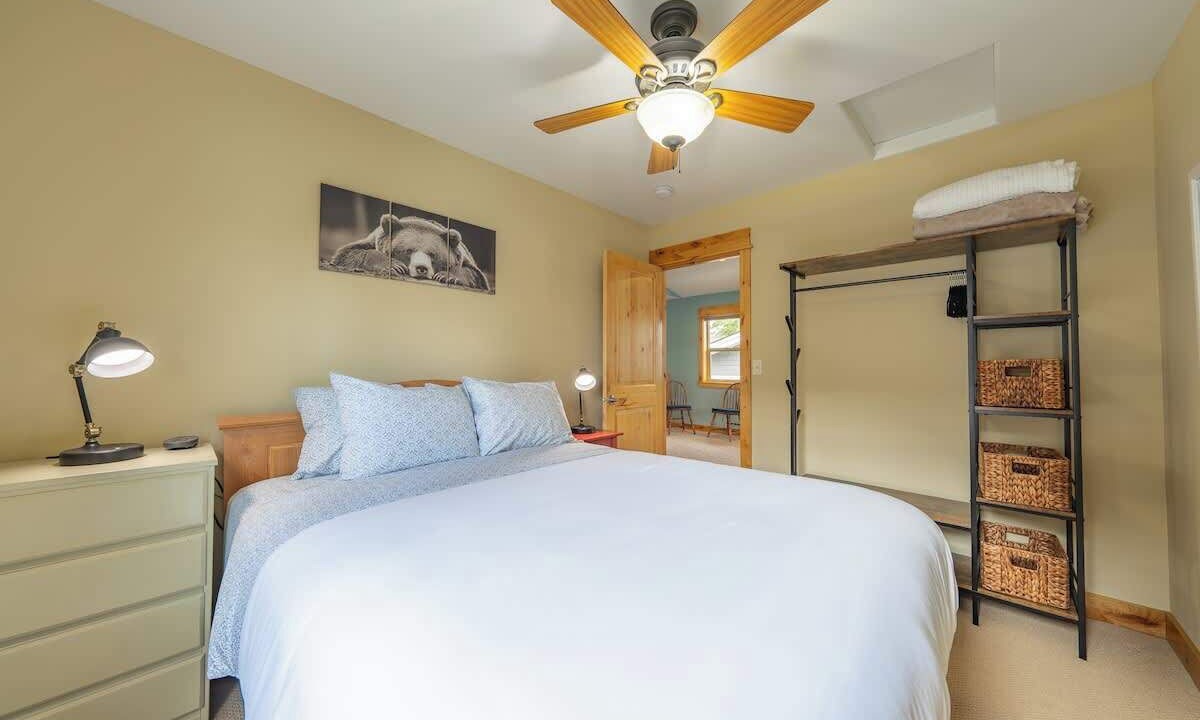 Photo of Bedroom in Loon Lake