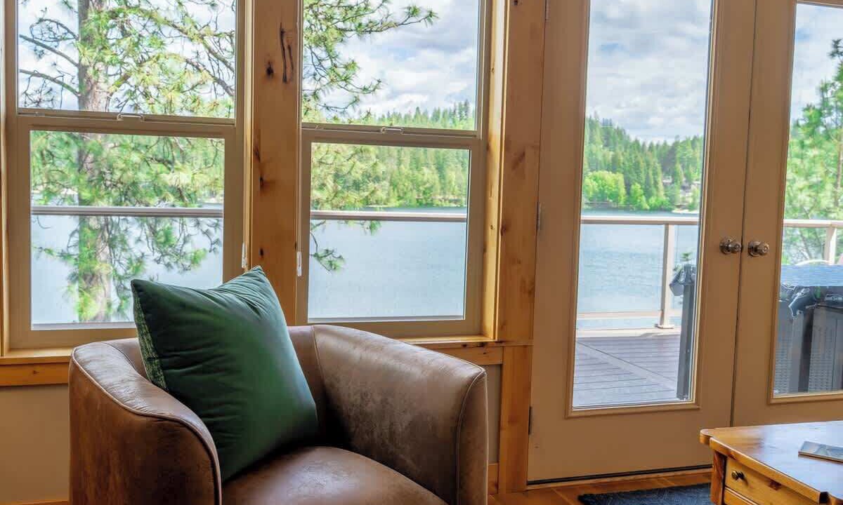 Photo of Livingroom in Loon Lake