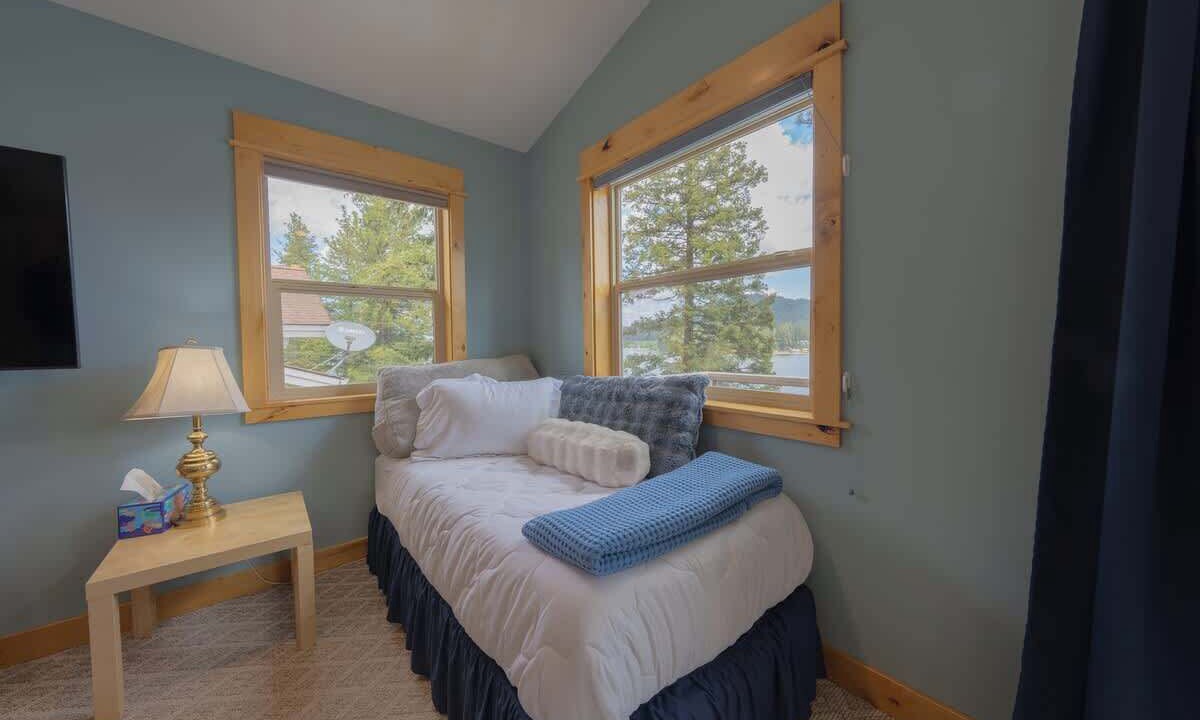 Photo of Bedroom in Loon Lake