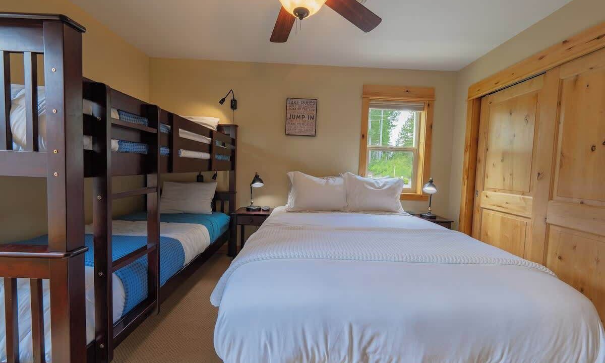 Photo of Bedroom in Loon Lake