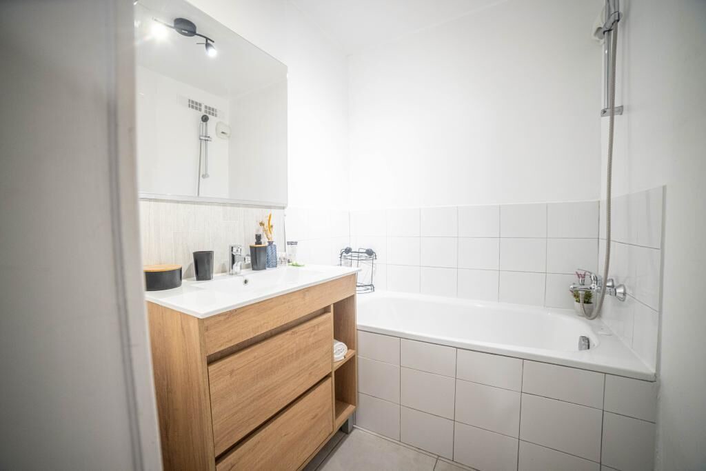 Photo of Bathroom in Alco