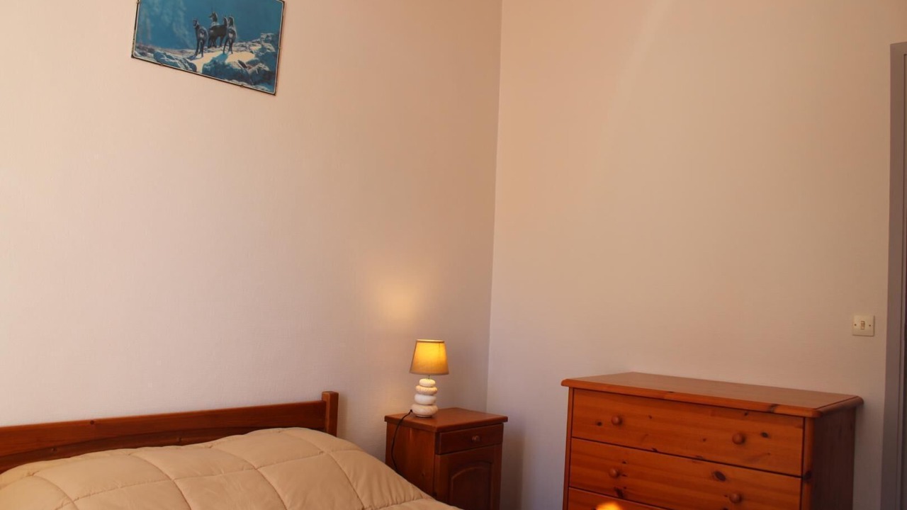 Photo of Bedroom in Peone