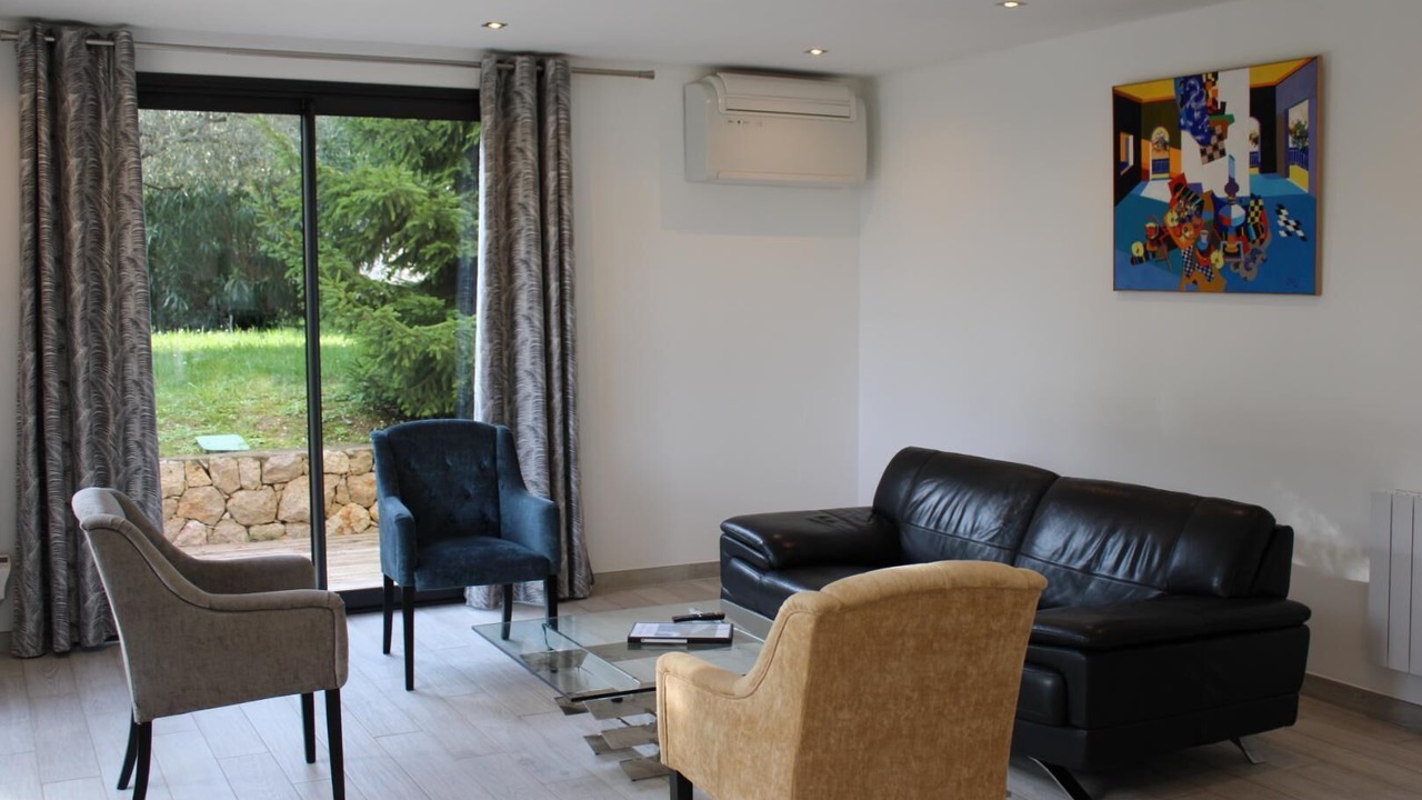 Photo of Livingroom in Eze