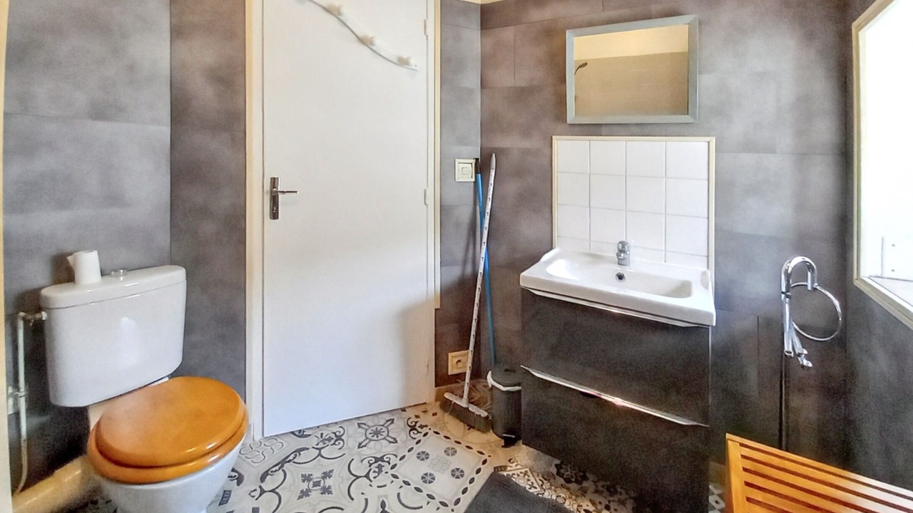 Photo of Bathroom in Caunes-Minervois