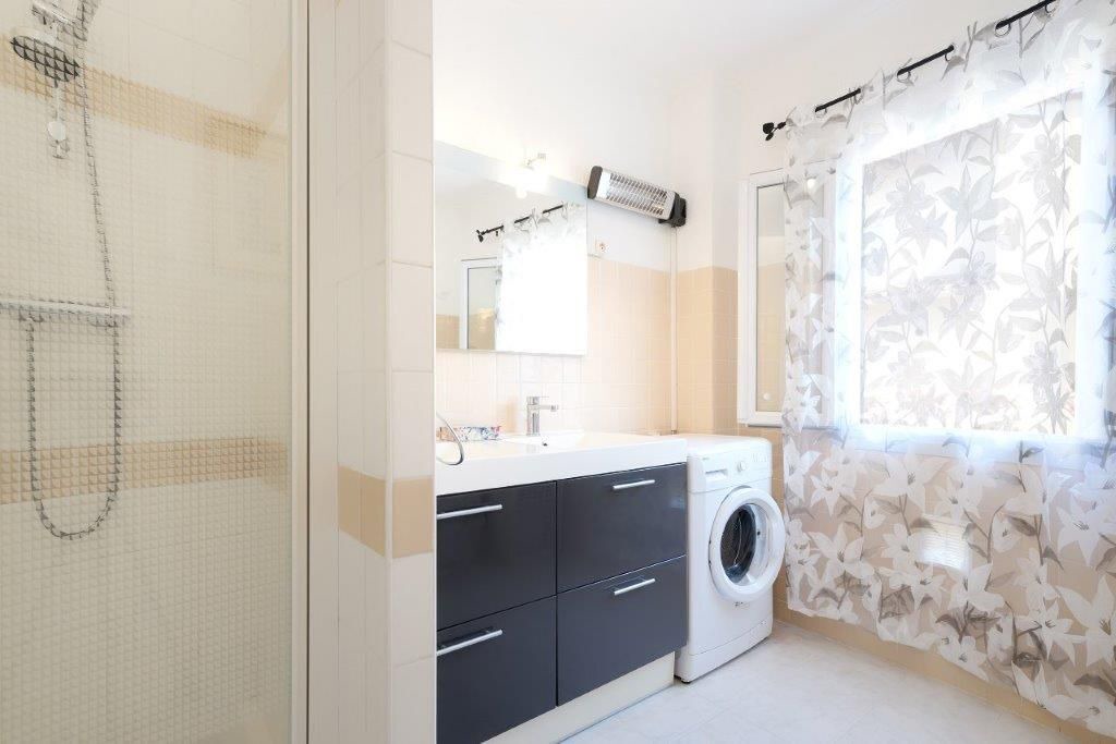 Photo of Bathroom in Saint Pierre de Feric