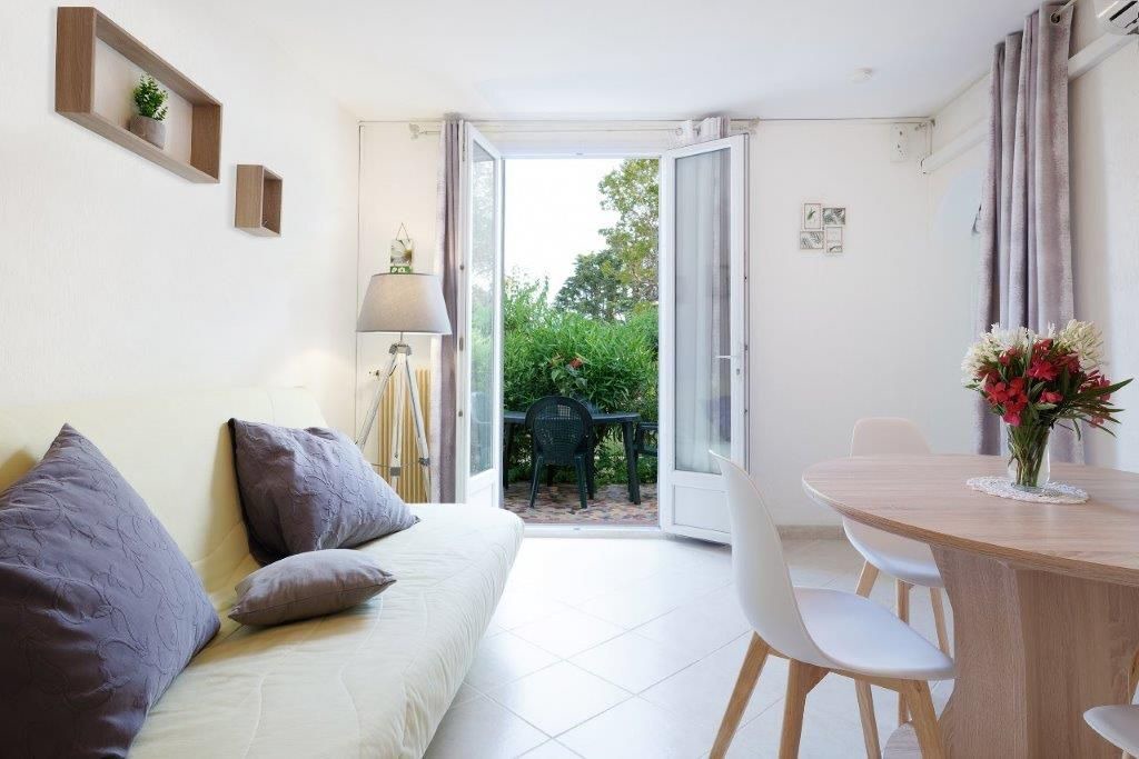 Photo of Livingroom in Saint Pierre de Feric