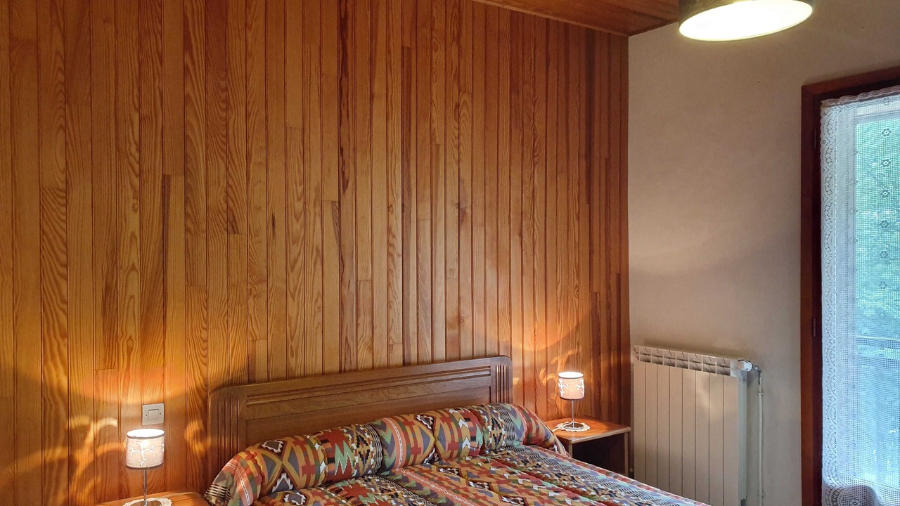 Photo of Bedroom in Entraunes