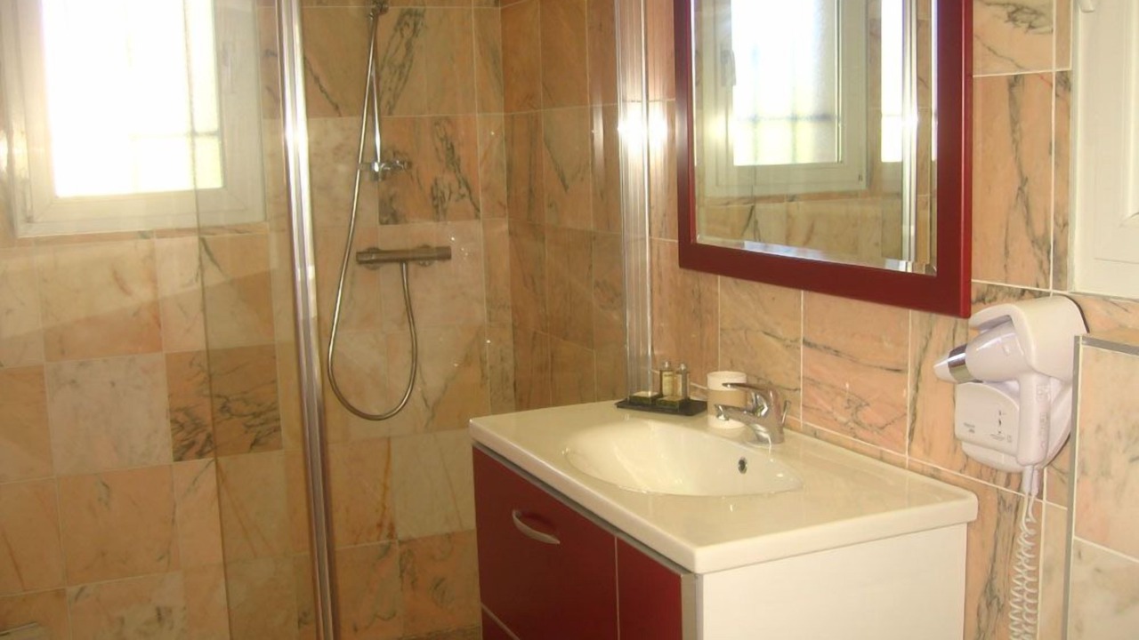 Photo of Bathroom in Biot