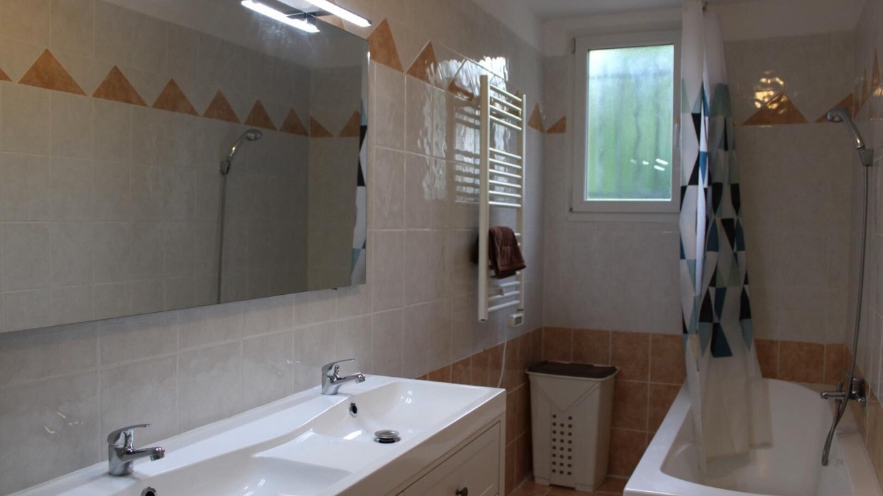 Photo of Bathroom in Contes