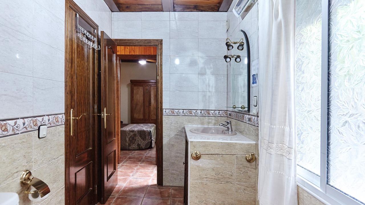Photo of Bathroom in Burunchel