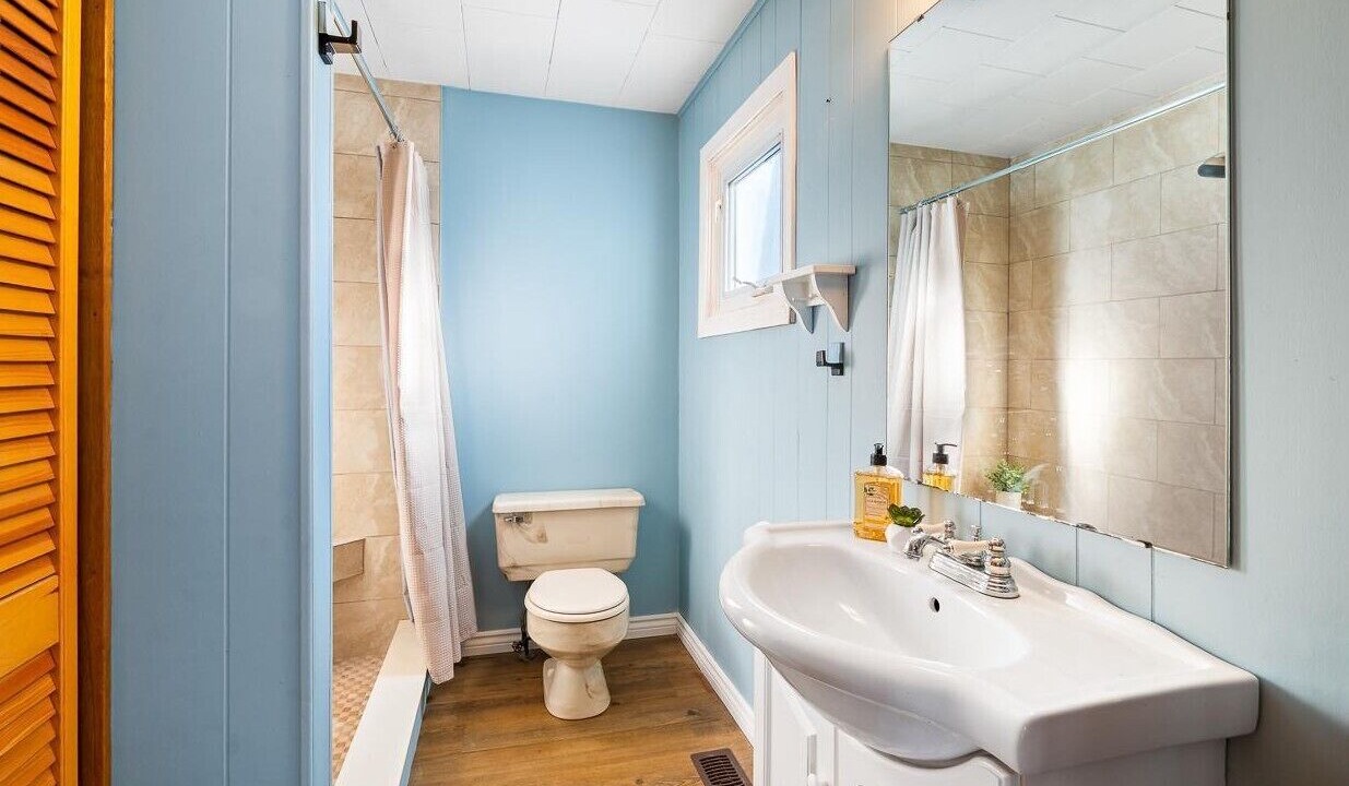 Photo of Bathroom in MacTier