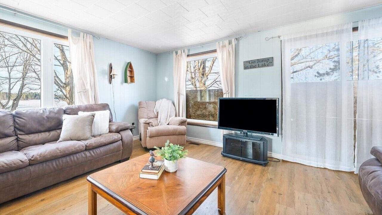 Photo of Livingroom in MacTier