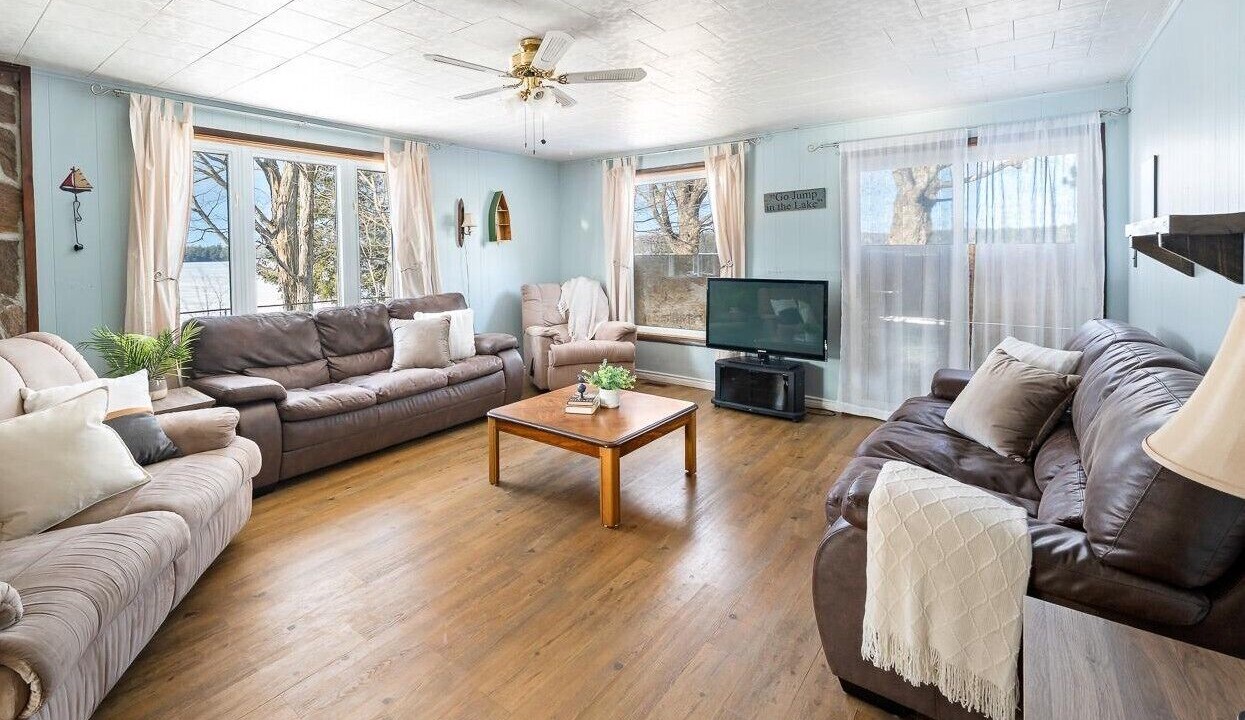 Photo of Livingroom in MacTier